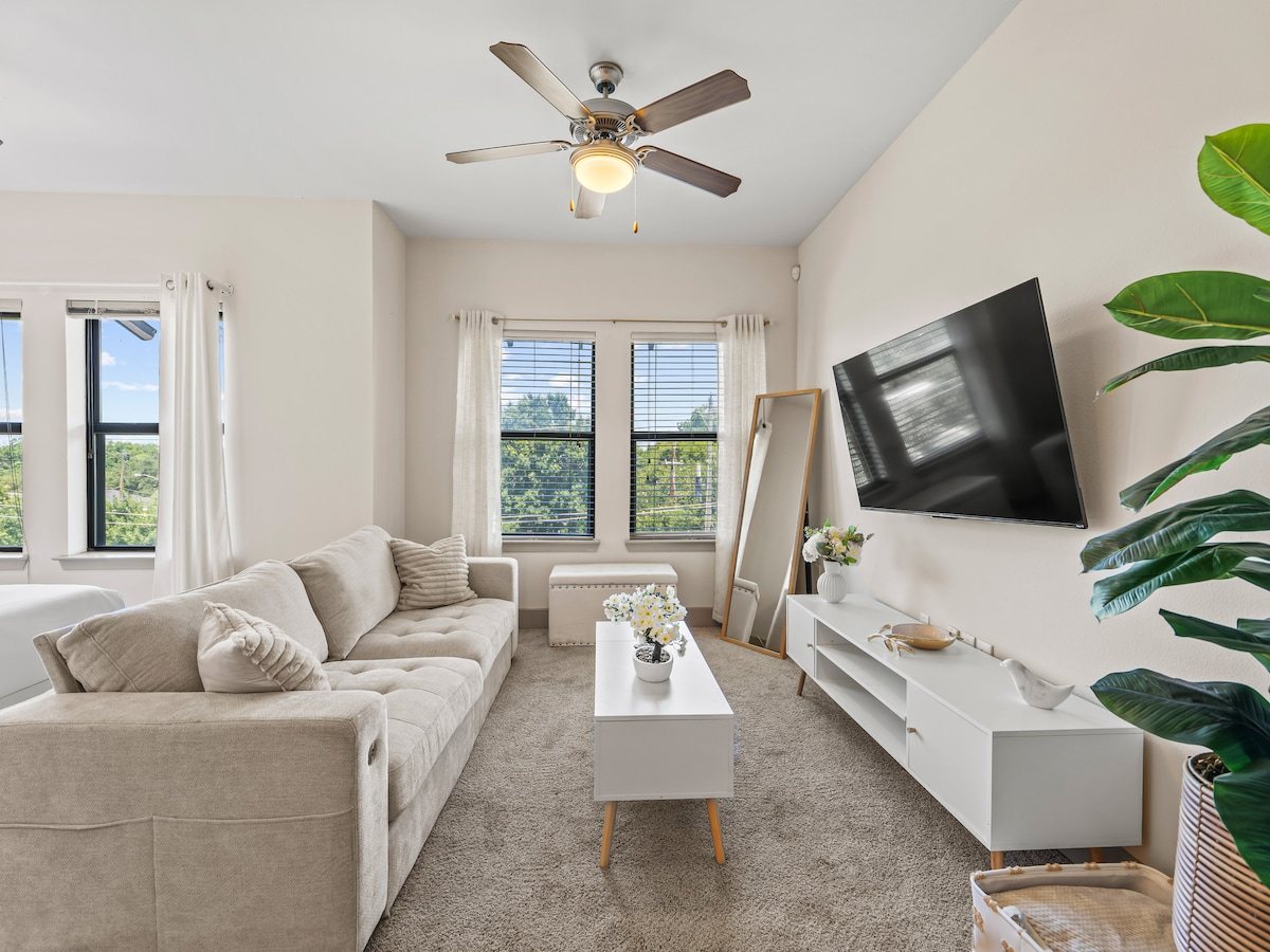 Ivory Gold — calm, elegant living room