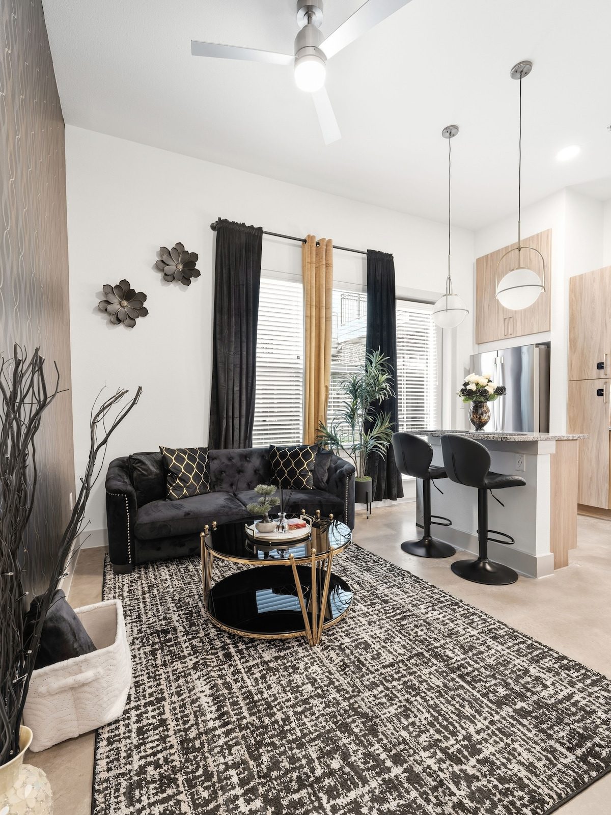 Midnight Gold — Dallas one-bedroom