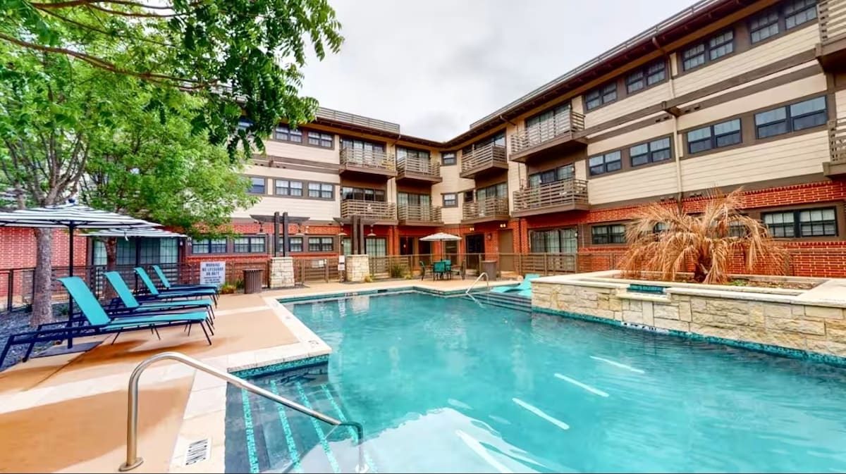 Neutral Comfort — Dallas one-bedroom